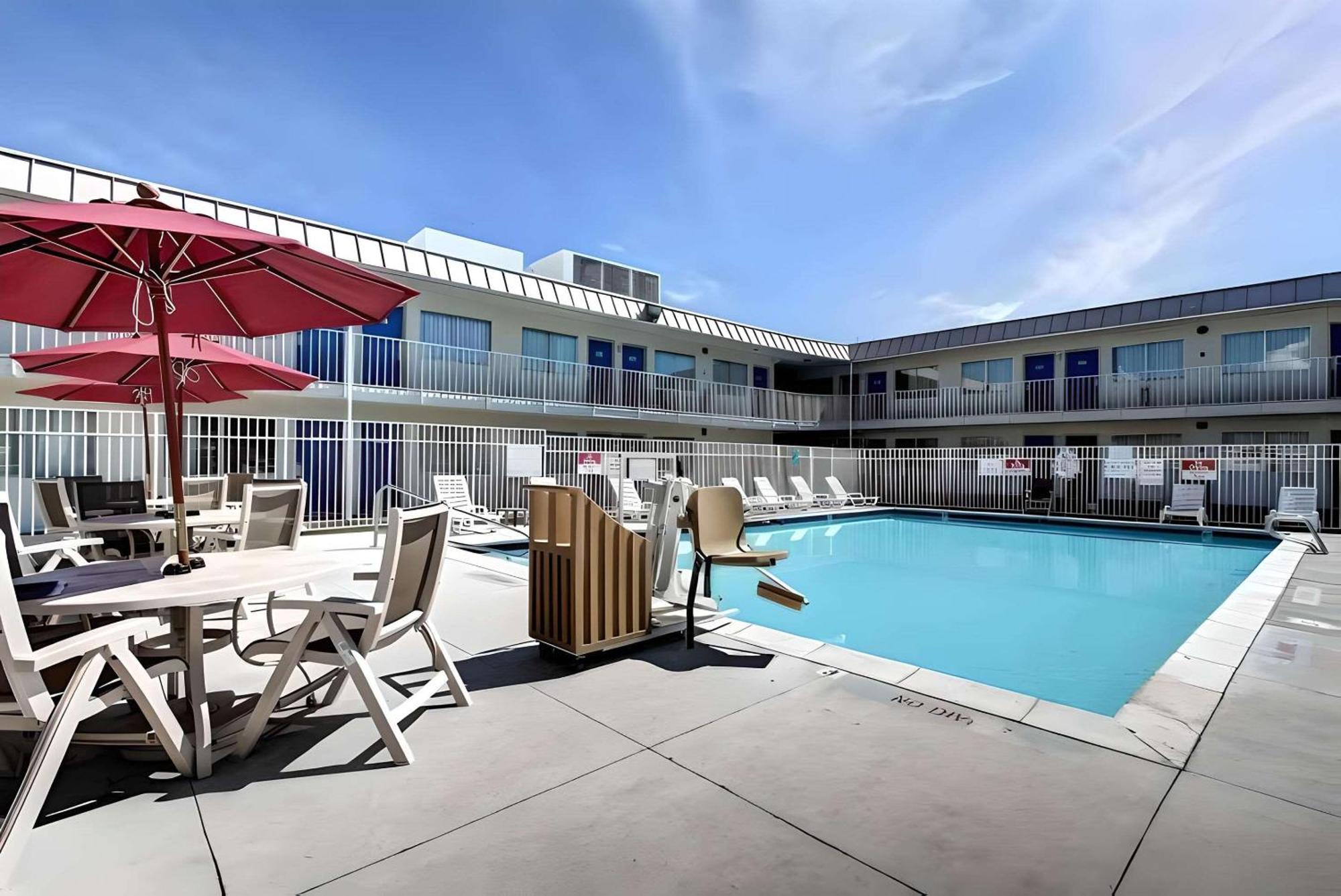 Econo Lodge מידוויל מראה חיצוני תמונה