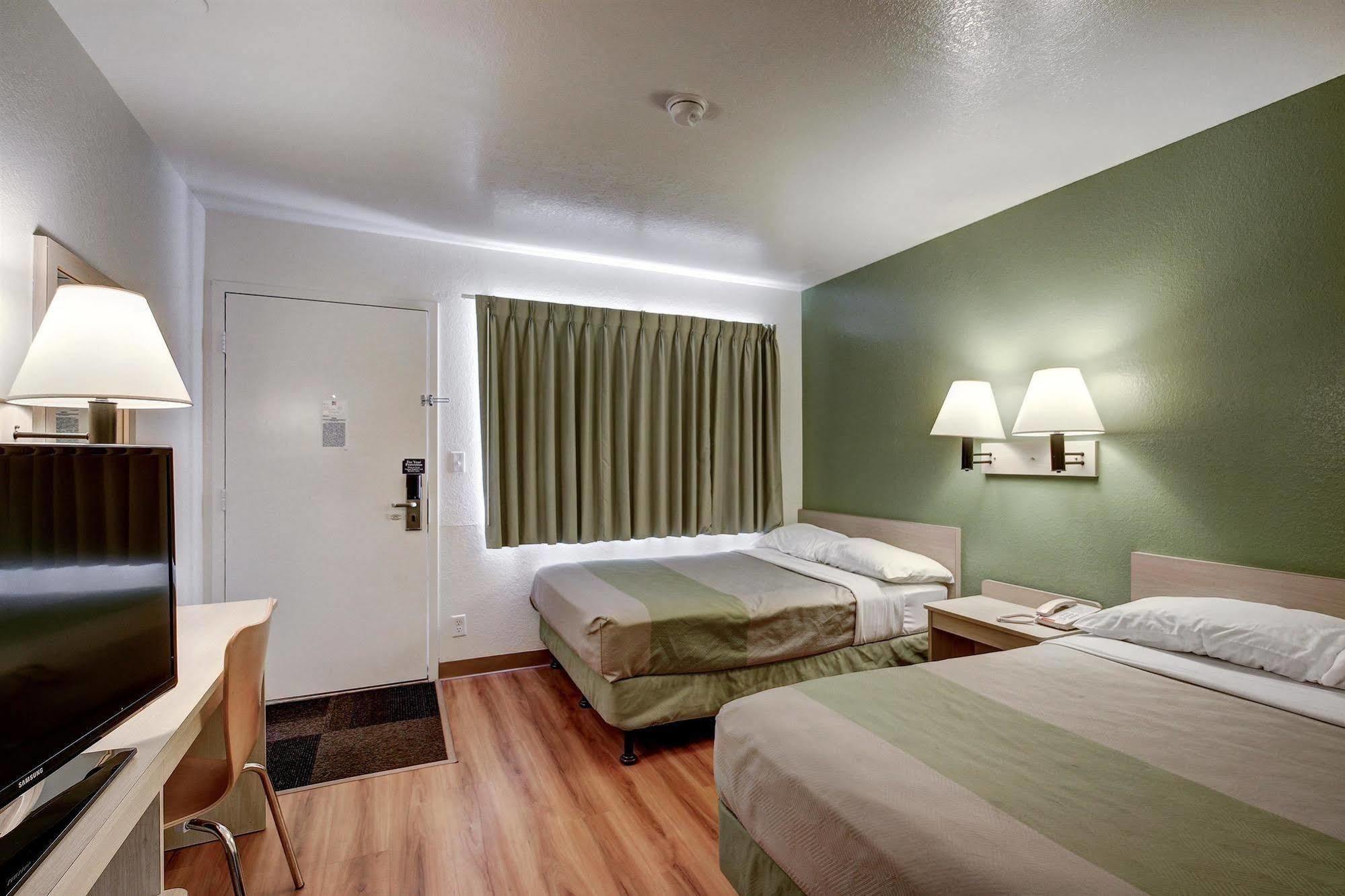 Econo Lodge מידוויל מראה חיצוני תמונה