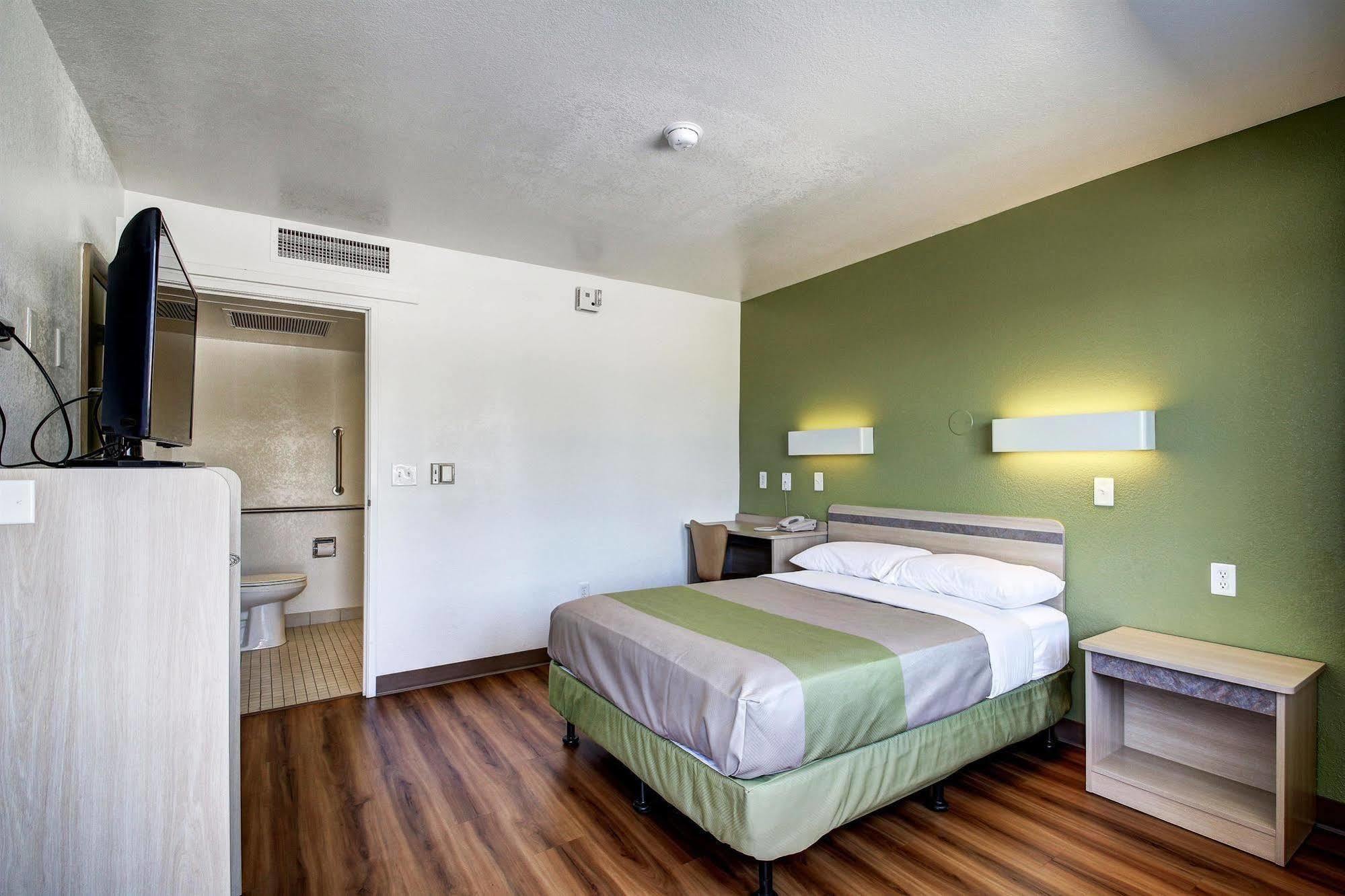 Econo Lodge מידוויל מראה חיצוני תמונה