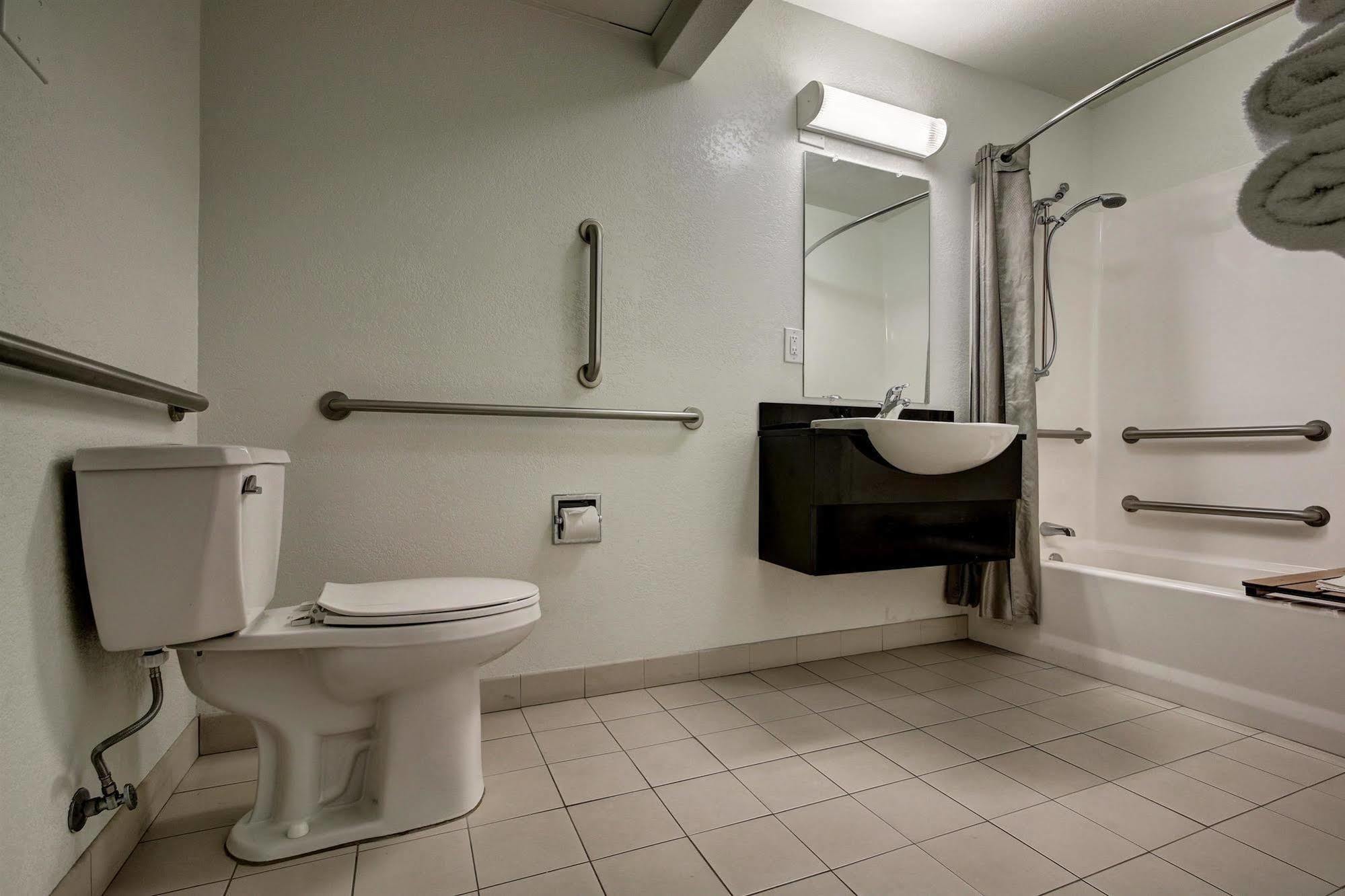 Econo Lodge מידוויל מראה חיצוני תמונה